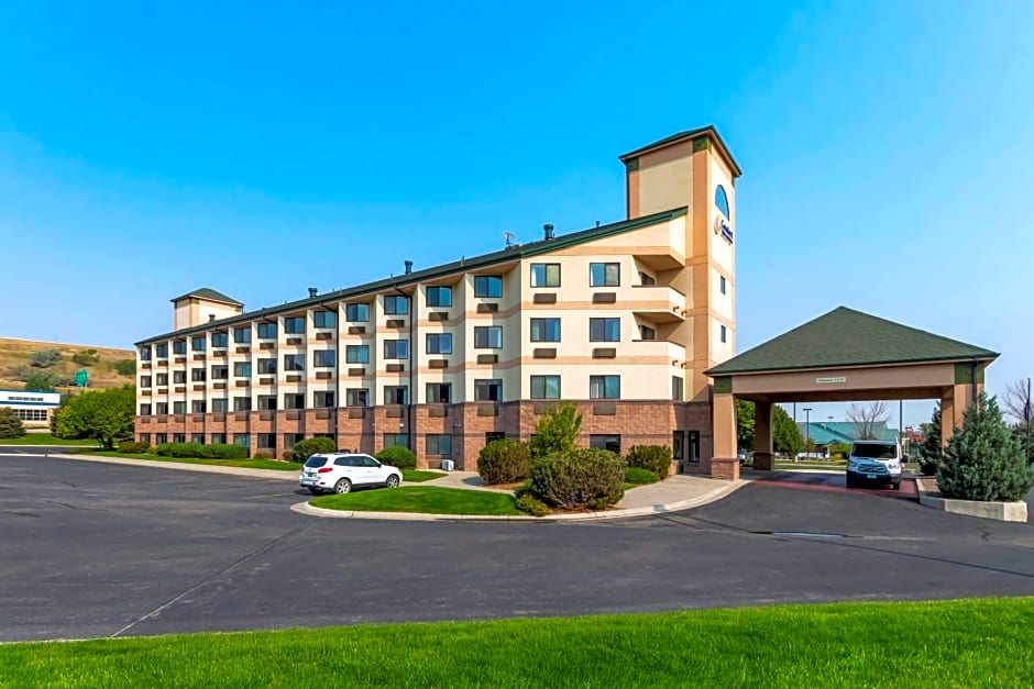 Comfort Inn & Suites Market - Airport