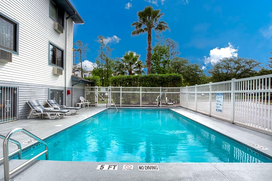 Super 8 by Wyndham Gainesville