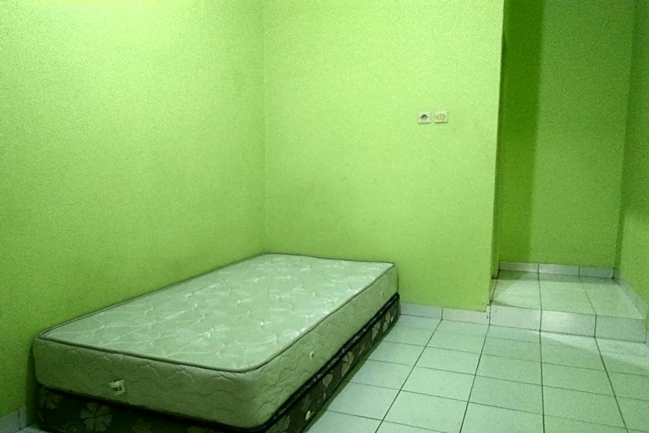 OYO Life Kost ijo Tembok Tinggi