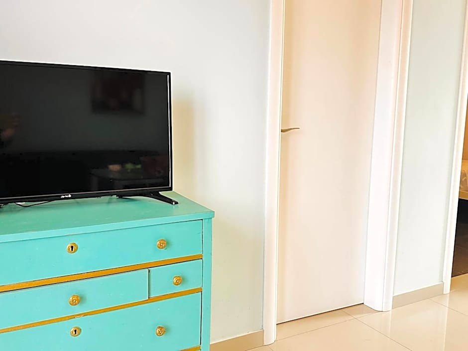 Infinity blue beach apartments - Renovated Apartments 2 Minutes from the Sea & Pool with Scenic Views