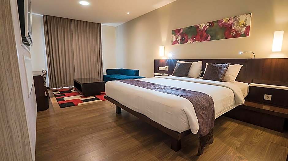 M - Regency Hotel