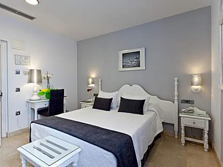 Double Room ( 1 double bed)