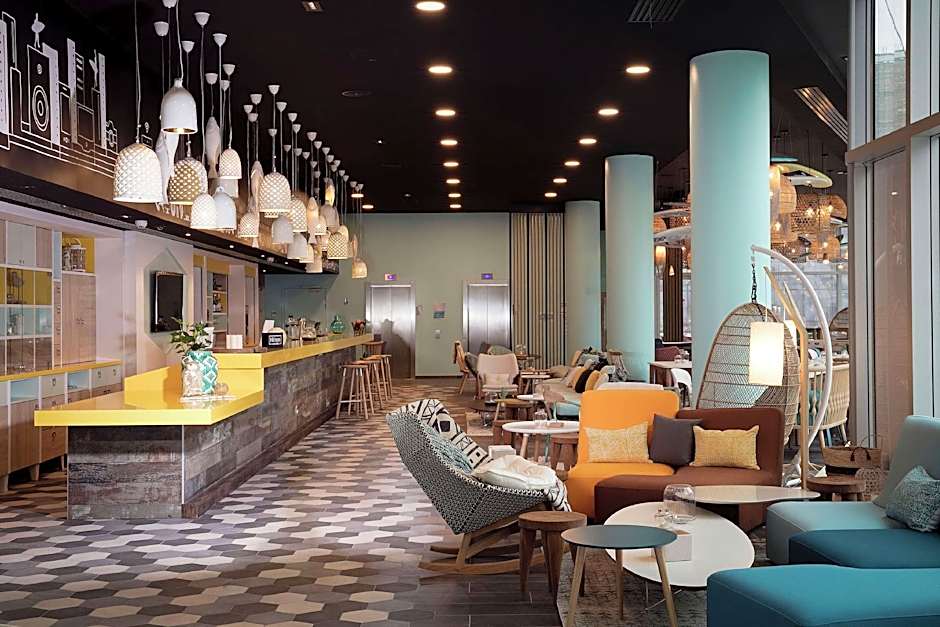 Hampton by Hilton Paris Clichy – Clichy, CA