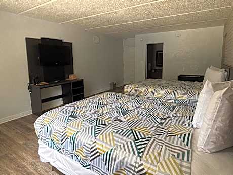Deluxe Quadruple Room - Non-Smoking