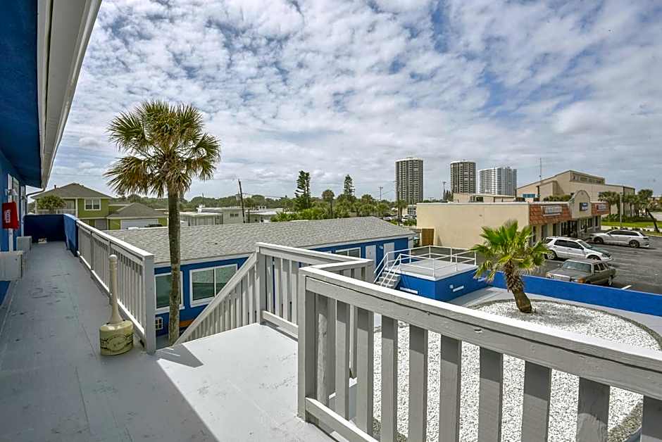 Cozy Studio Suite Near Beach w Kitchenette #3