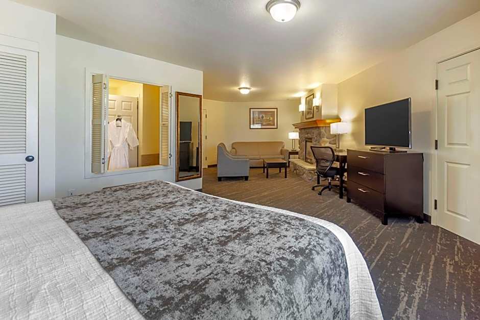 Best Western Plus Edmonds Harbor Inn