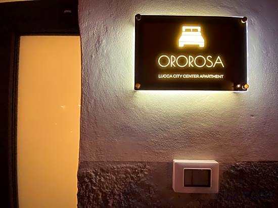 Ororosa Lucca City Center Apartment