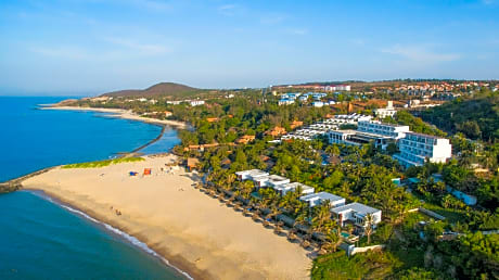 The Cliff Resort And Residences
