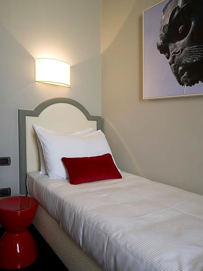 Photo 1 of 5 of Single Room