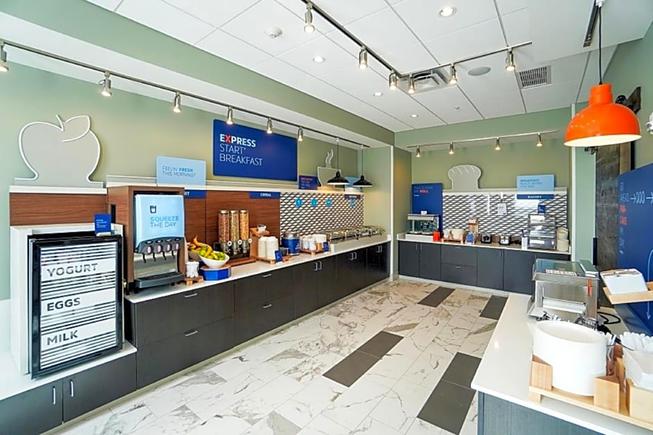 Holiday Inn Express & Suites Franklin - Berry Farms By IHG