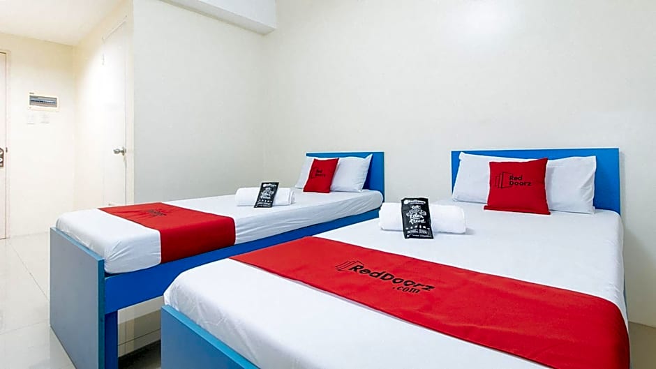 RedDoorz @ Insular Square Mandaue City