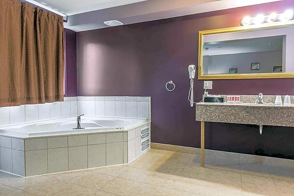 Super 8 by Wyndham Pembroke