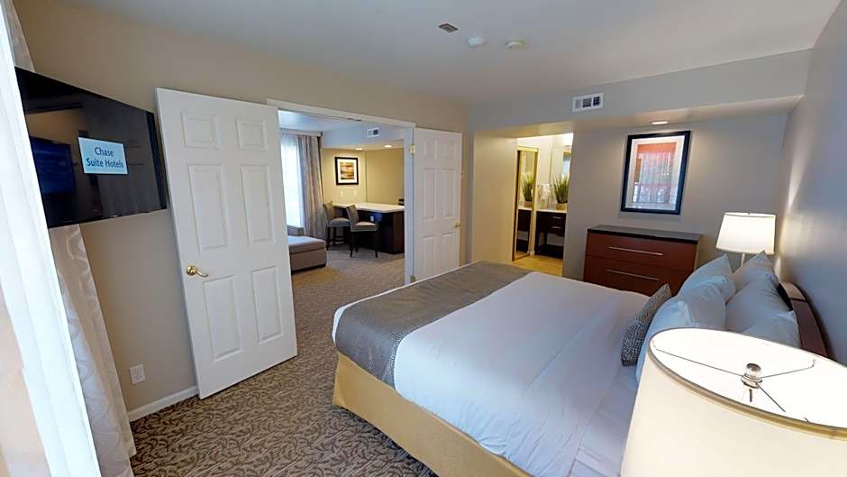 Chase Suites Hotel In Newark