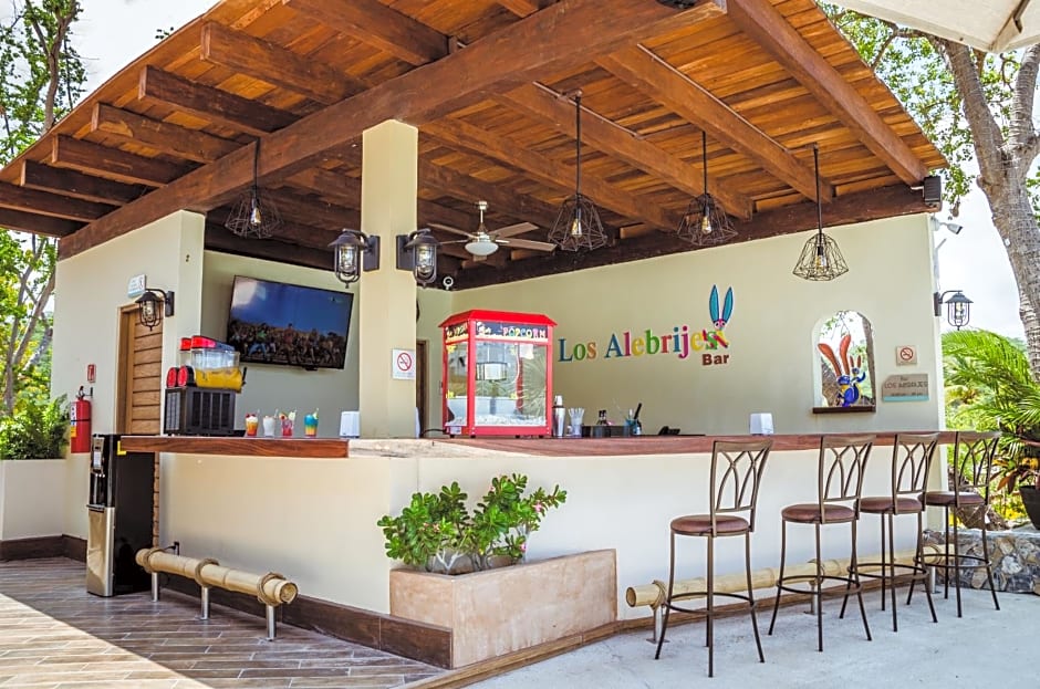 Binniguenda Huatulco & Beach Club