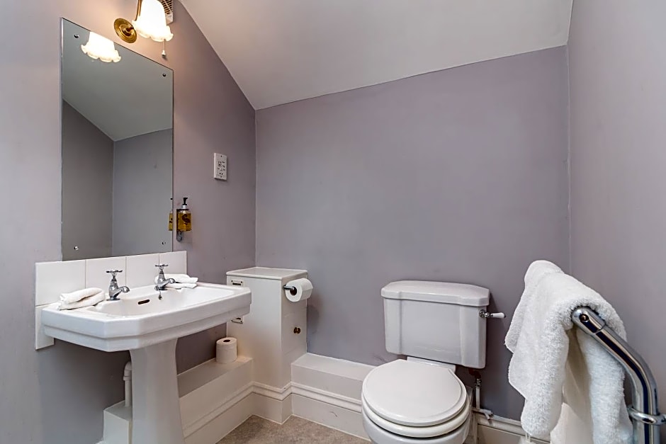 The Lynch Country House