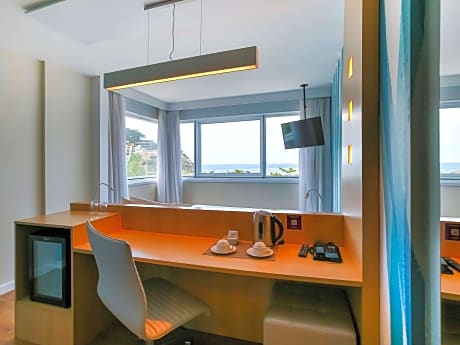 Superior Room With Double Bed And Sea View