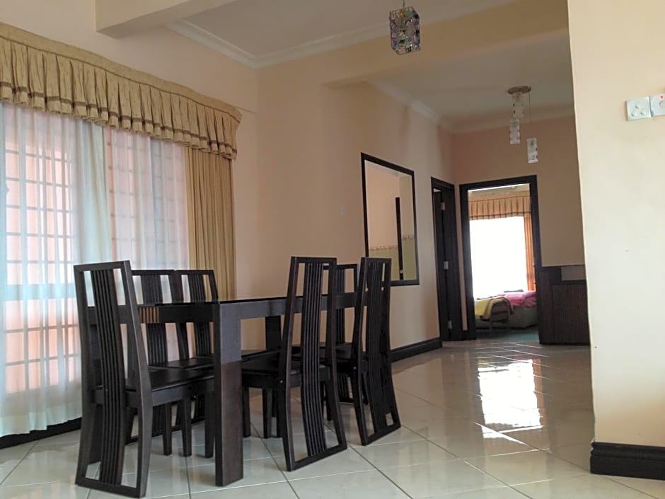 Homestay Marina Court