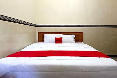 RedDoorz @ Dien Homestay Syariah Alun-alun Pasuruan