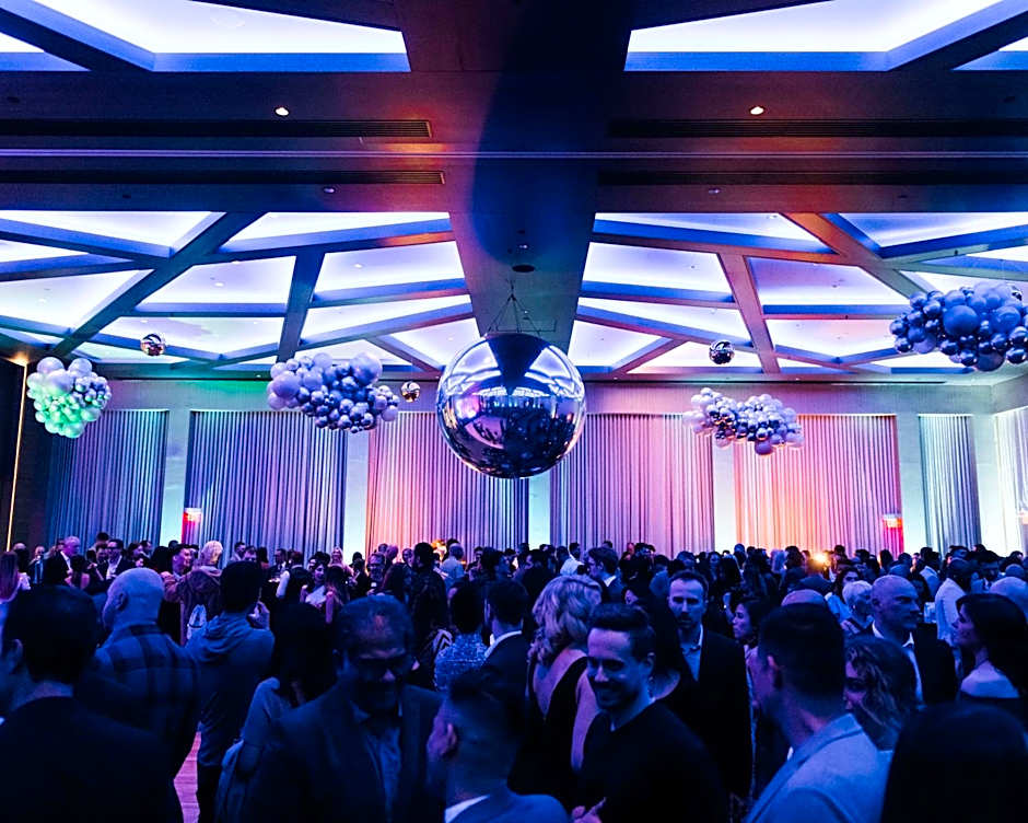 Paradox Hotel Vancouver 