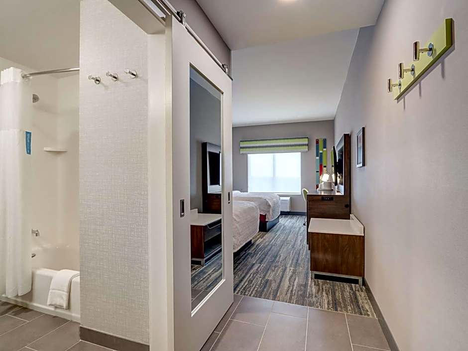 Hampton Inn & Suites Cincinnati Midtown Rookwood