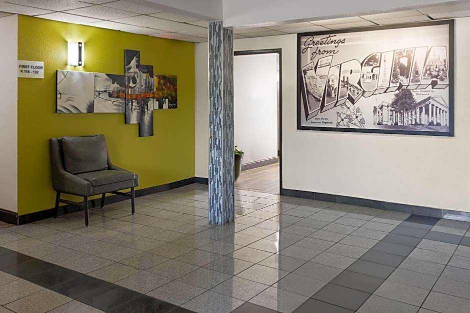 Super 8 by Wyndham South Boston VA