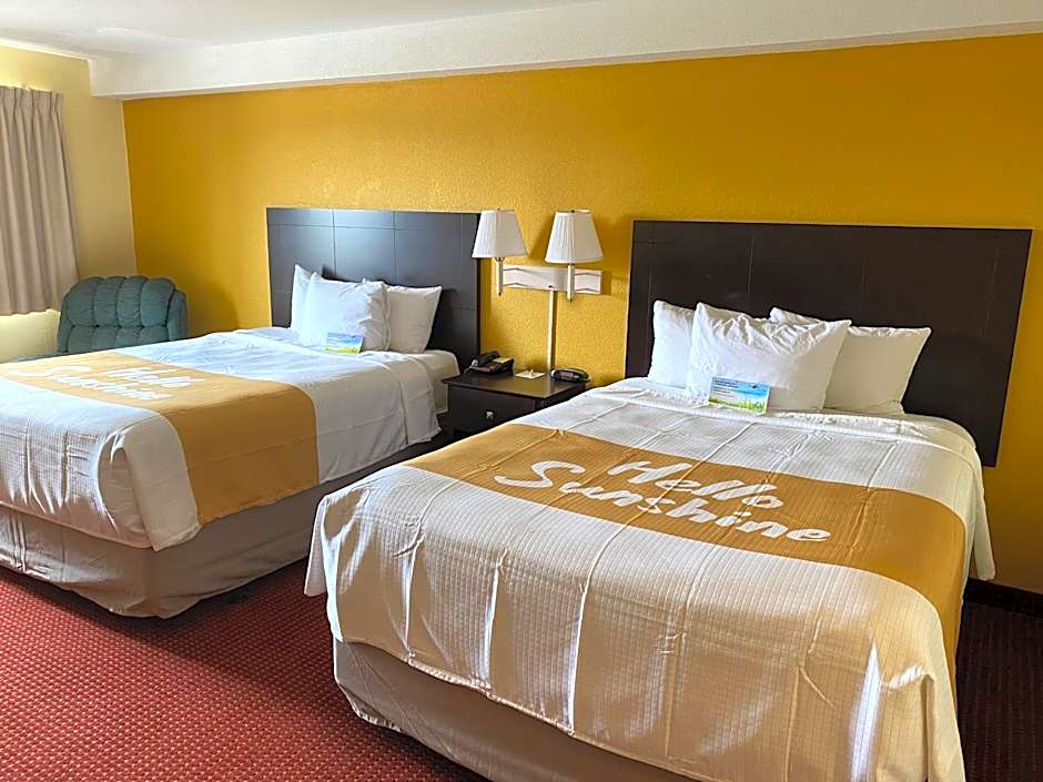 Days Inn & Suites by Wyndham Des Moines Airport