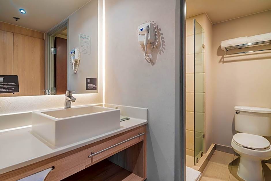 City Express Suites by Marriott Queretaro