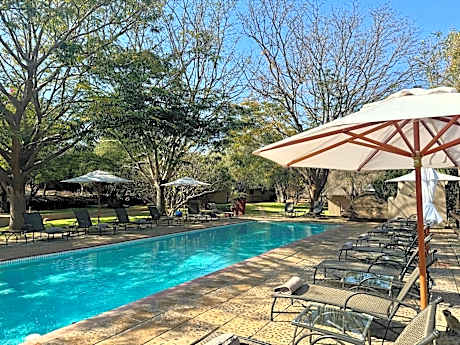 Nyati Safari Lodge