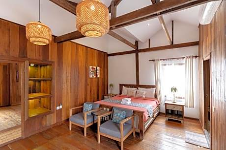 Luxurious 6 Bedroom Villa with Swimming Pool