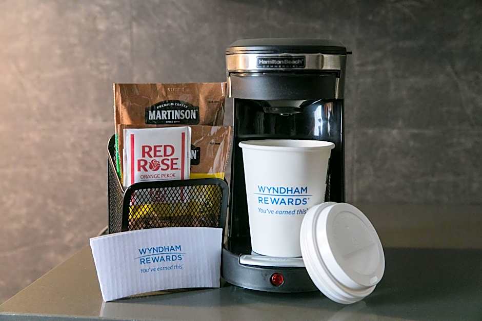 Days Inn & Suites by Wyndham Edmonton Airport