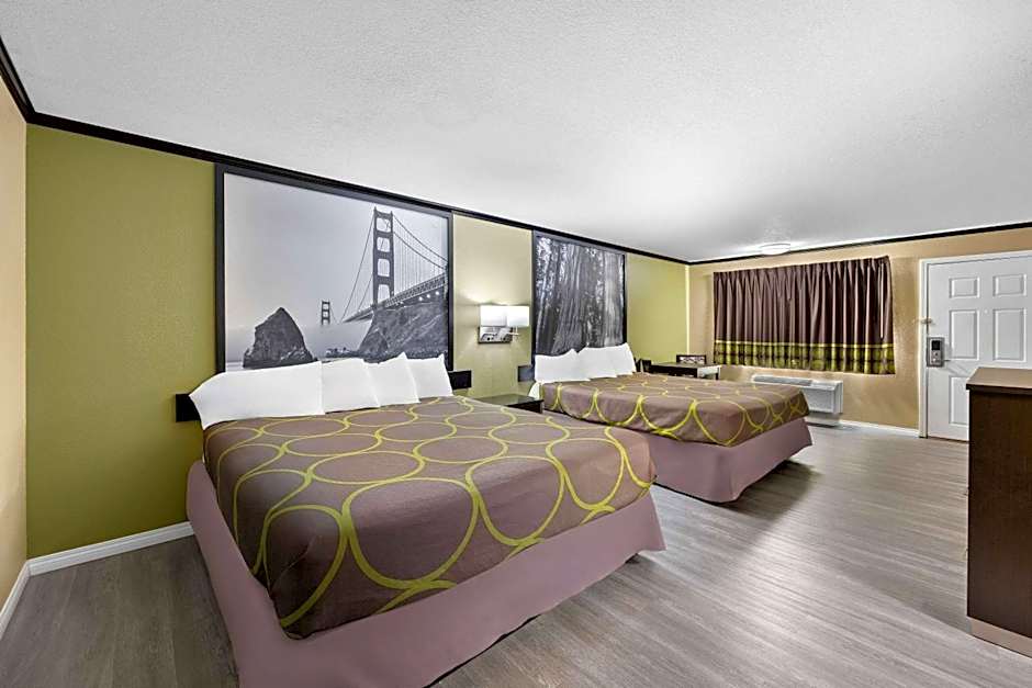 Super 8 by Wyndham Crescent City