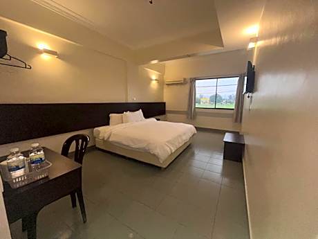 Deluxe Double Room (2 Adults + 1 Child)