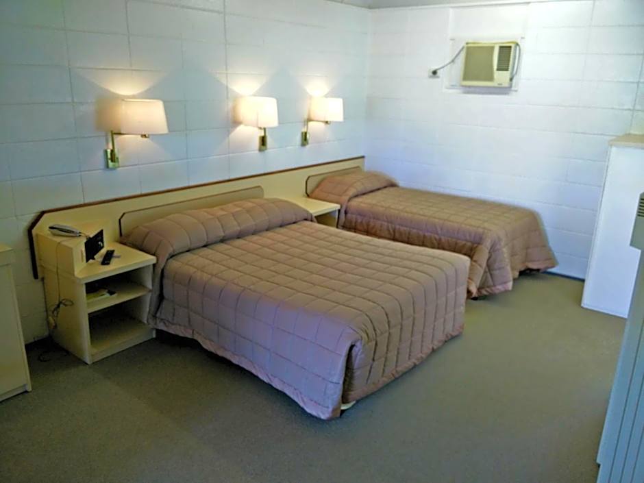 Cairns Motor Inn