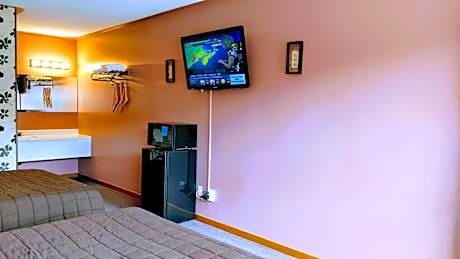 Room with Two Queen Beds - No Pets