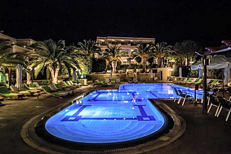 Crithoni's Paradise Hotel