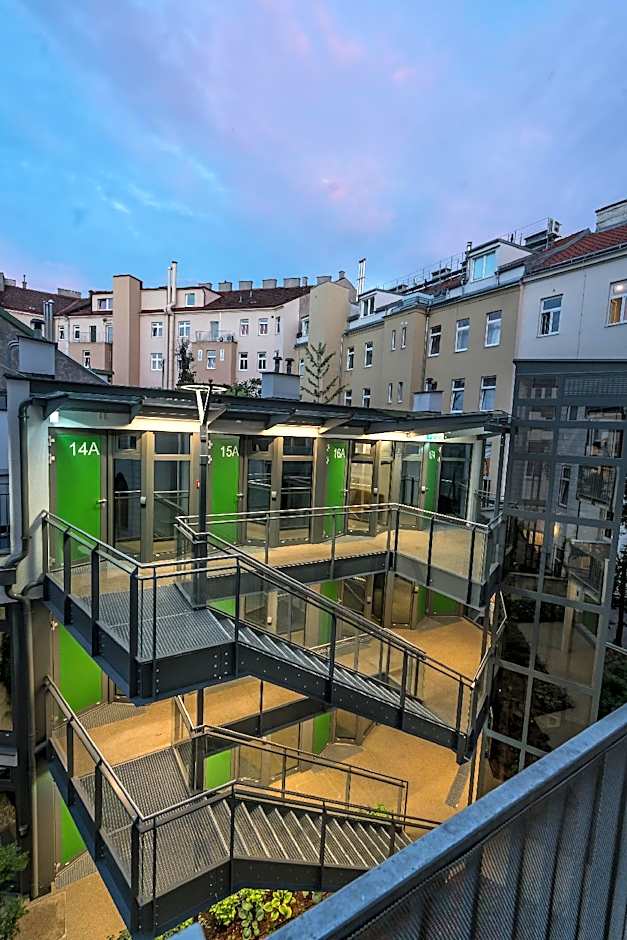 Smart Nano Living - Wien Hauptbahnhof - self check-in