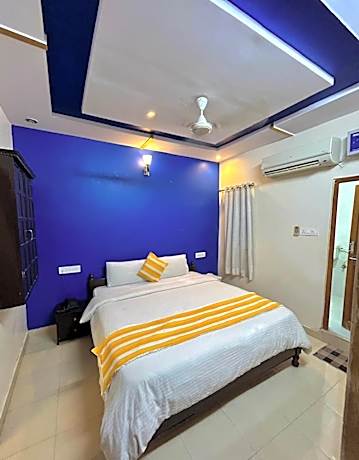 Deluxe Double Room (2 Adults + 1 Child)