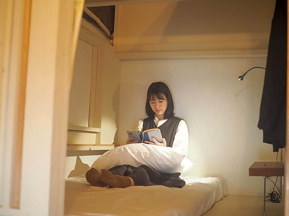 Taketa Ekimae Hostel cue