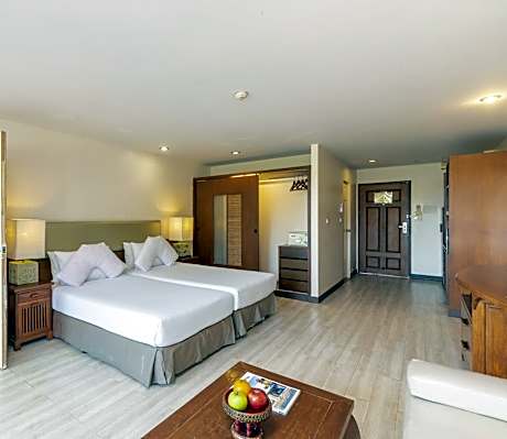 Deluxe Twin Room with Pool View - Pets Friendly