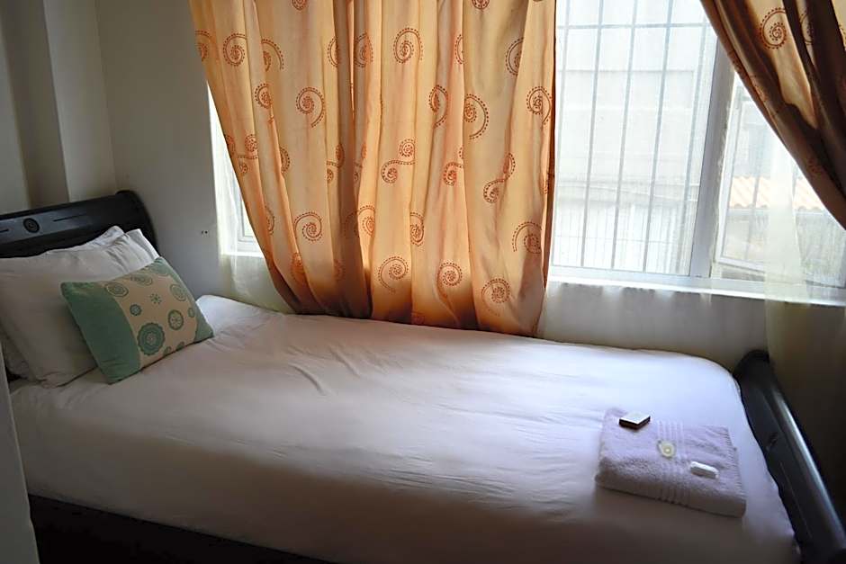 Laletsa Lodge