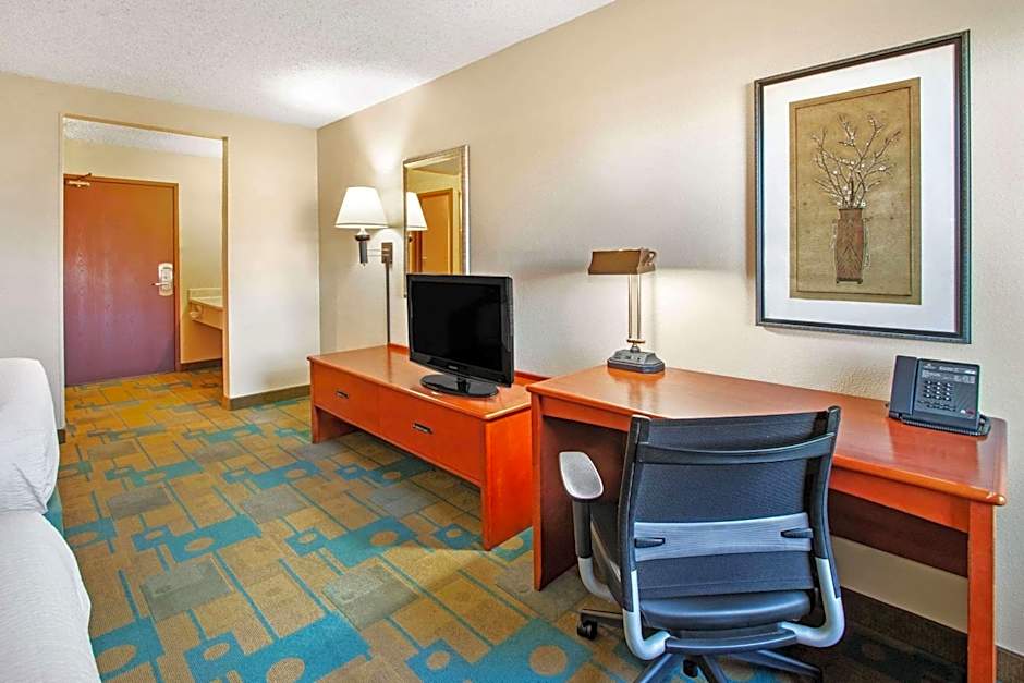 La Quinta Inn & Suites by Wyndham Albuquerque Journal Ctr Nw