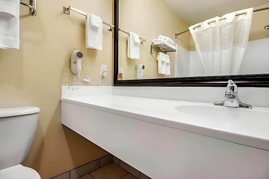 Quality Inn & Suites Lincoln North