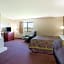 Super 8 by Wyndham Iola KS