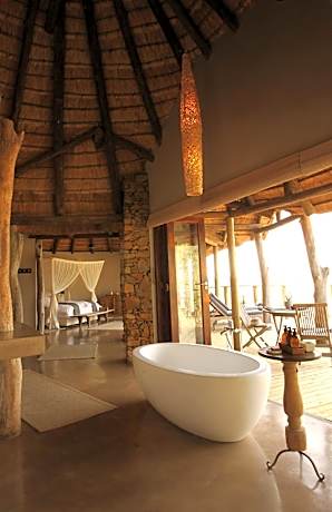 Honeymoon Suite - Safari Package