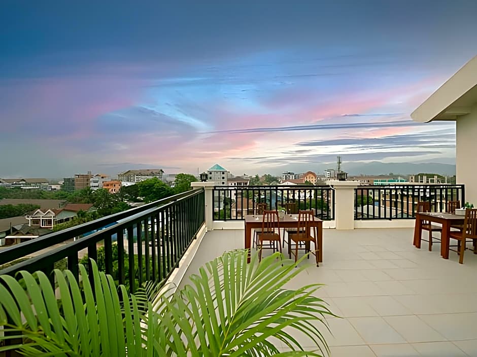 Sisombat Plaza Hotel