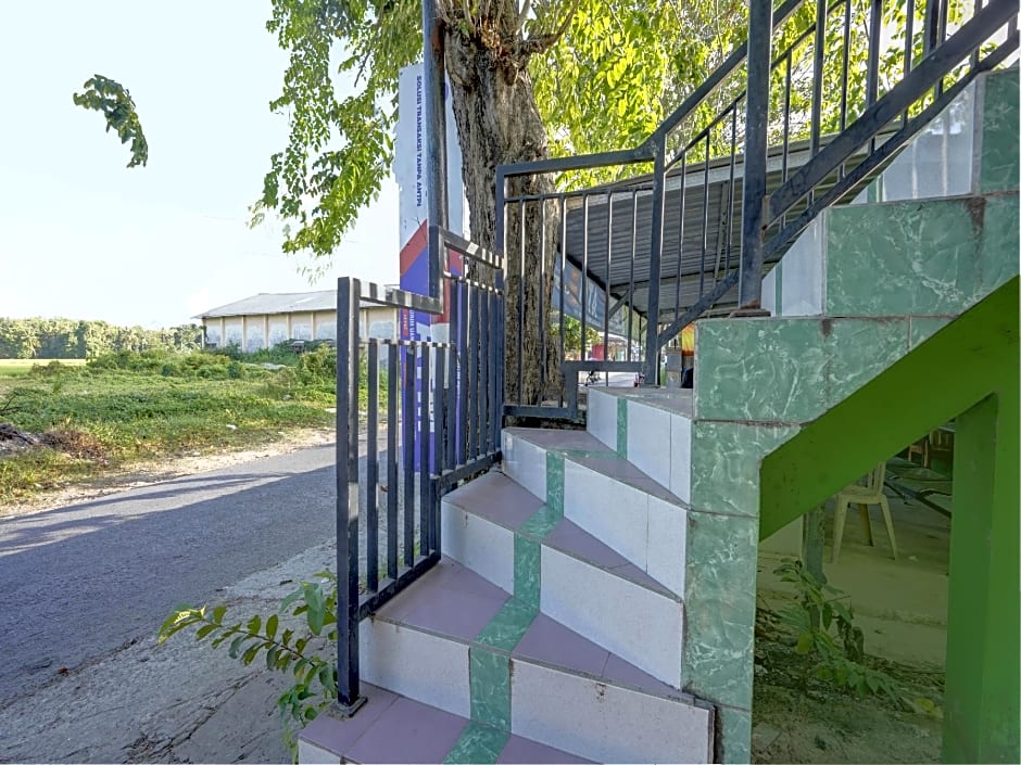 Hotel O Sahabat Syariah Near Plasa Telkom Bawean