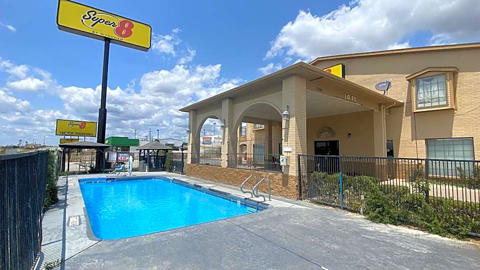 Photo 1 of 9 of Super 8 by Wyndham Decatur Texas