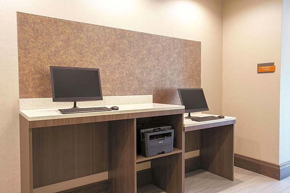 La Quinta Inn & Suites by Wyndham Buffalo Amherst