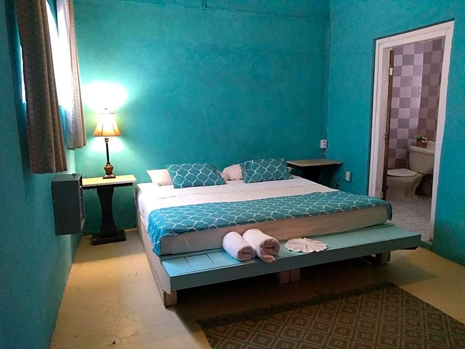 Riad Lola
