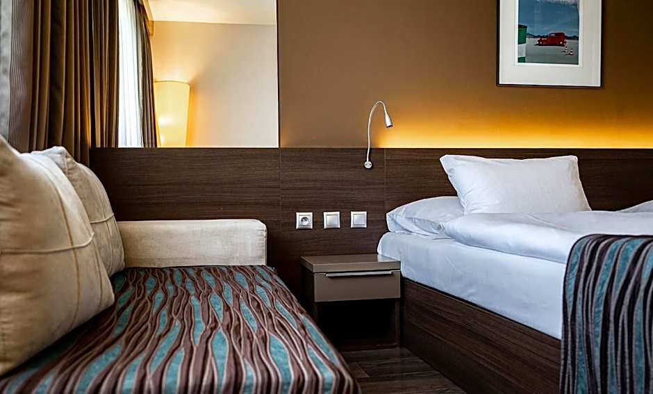 Expo Hotel